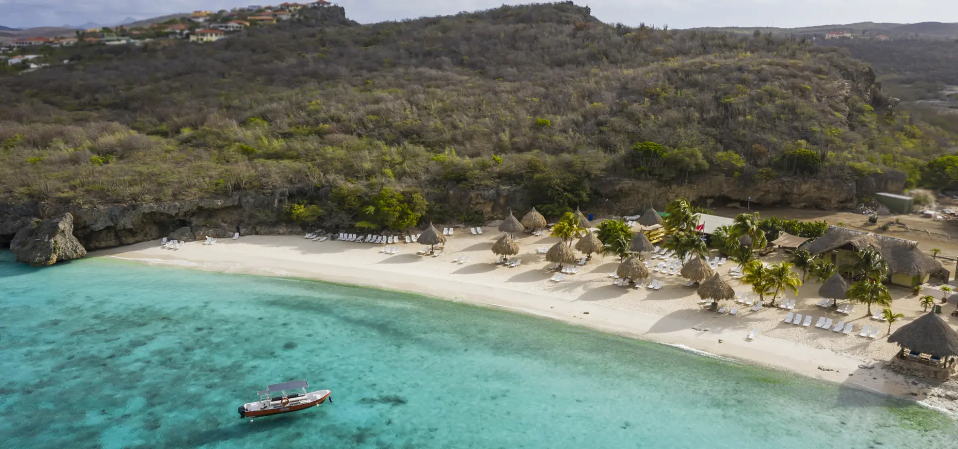 Avila Reizen Cura&ccedil;ao boot strand rustig